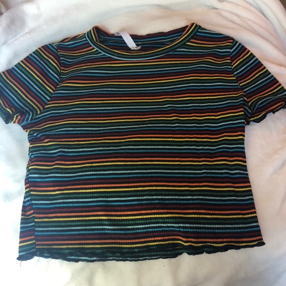 Cute tightly fit slightly cropped shirt - Picture 1 of 3